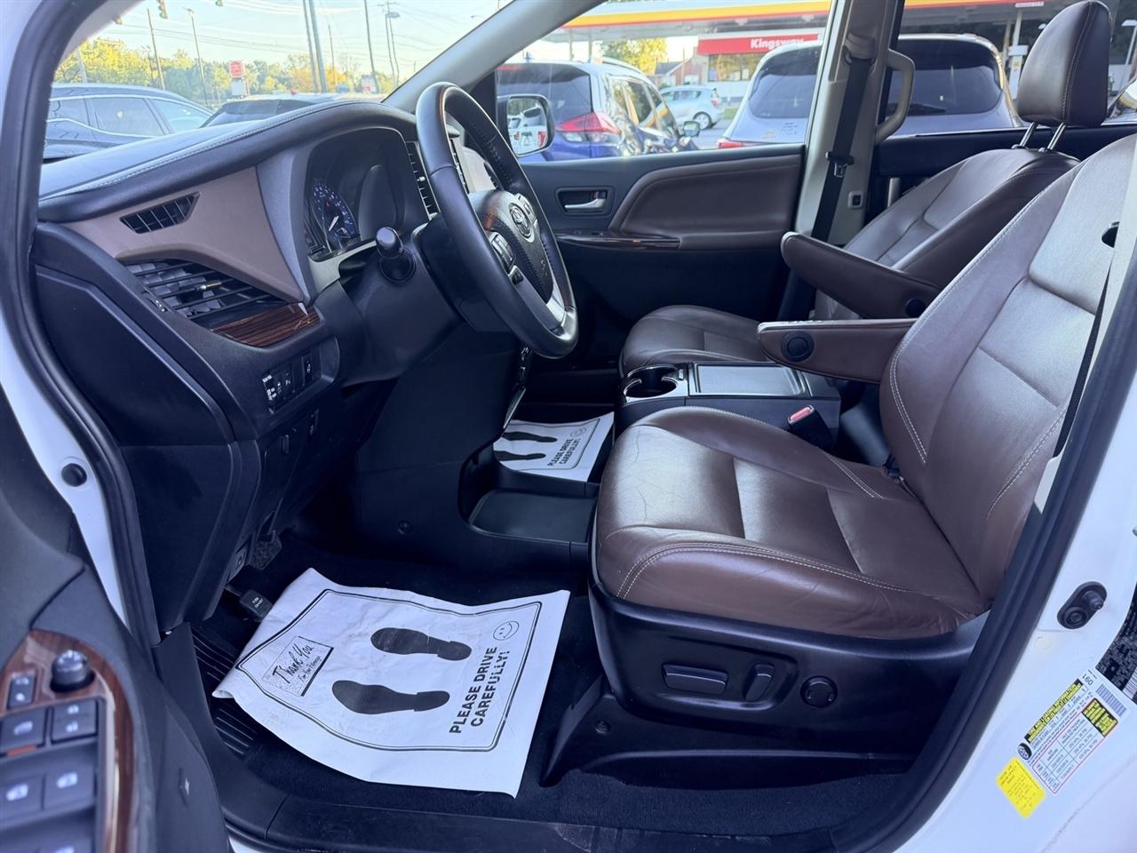 Toyota Sienna Limited Premium 7-Passenger 2020