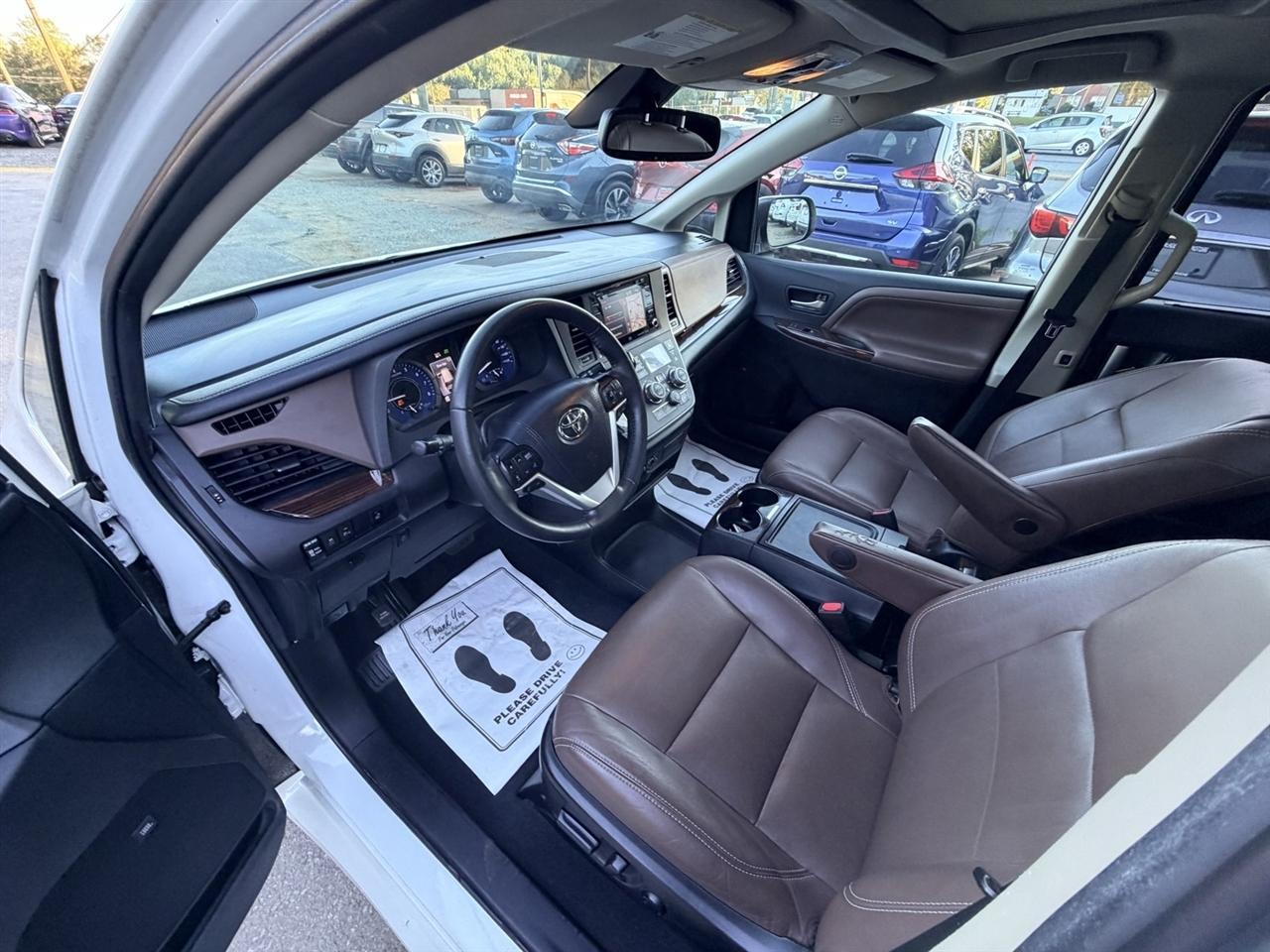 Toyota Sienna Limited Premium 7-Passenger 2020