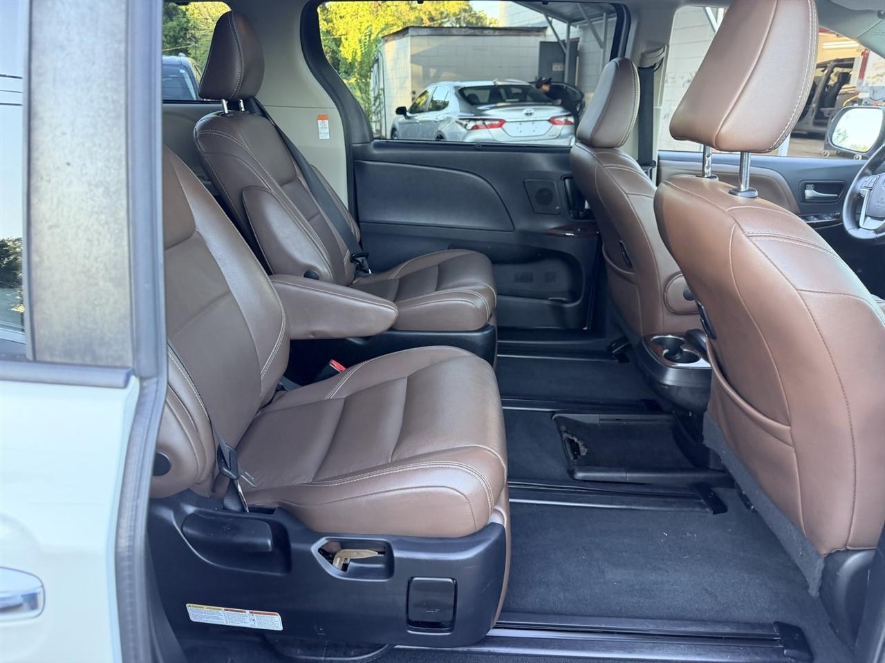Toyota Sienna Limited Premium 7-Passenger 2020