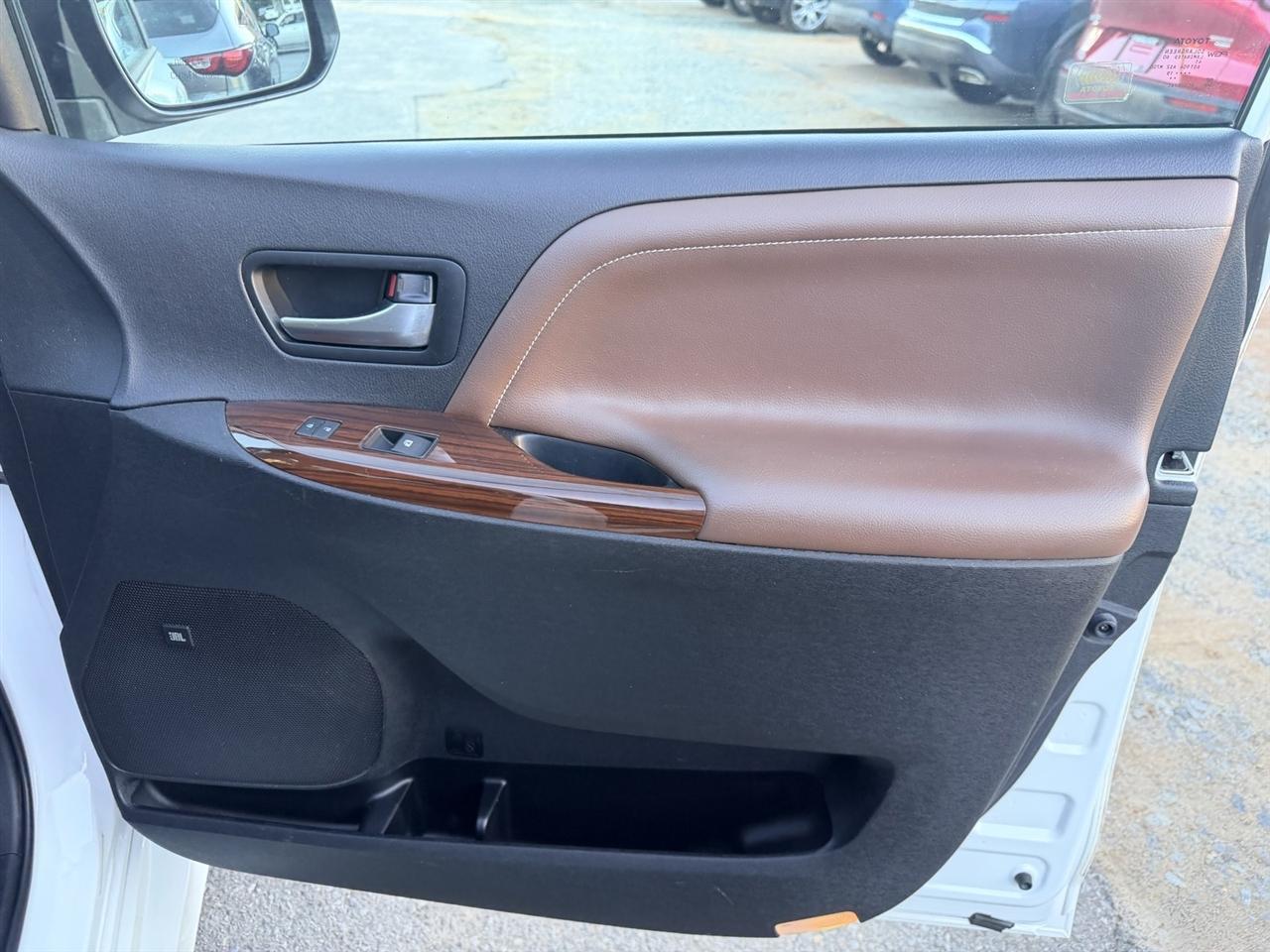 Toyota Sienna Limited Premium 7-Passenger 2020