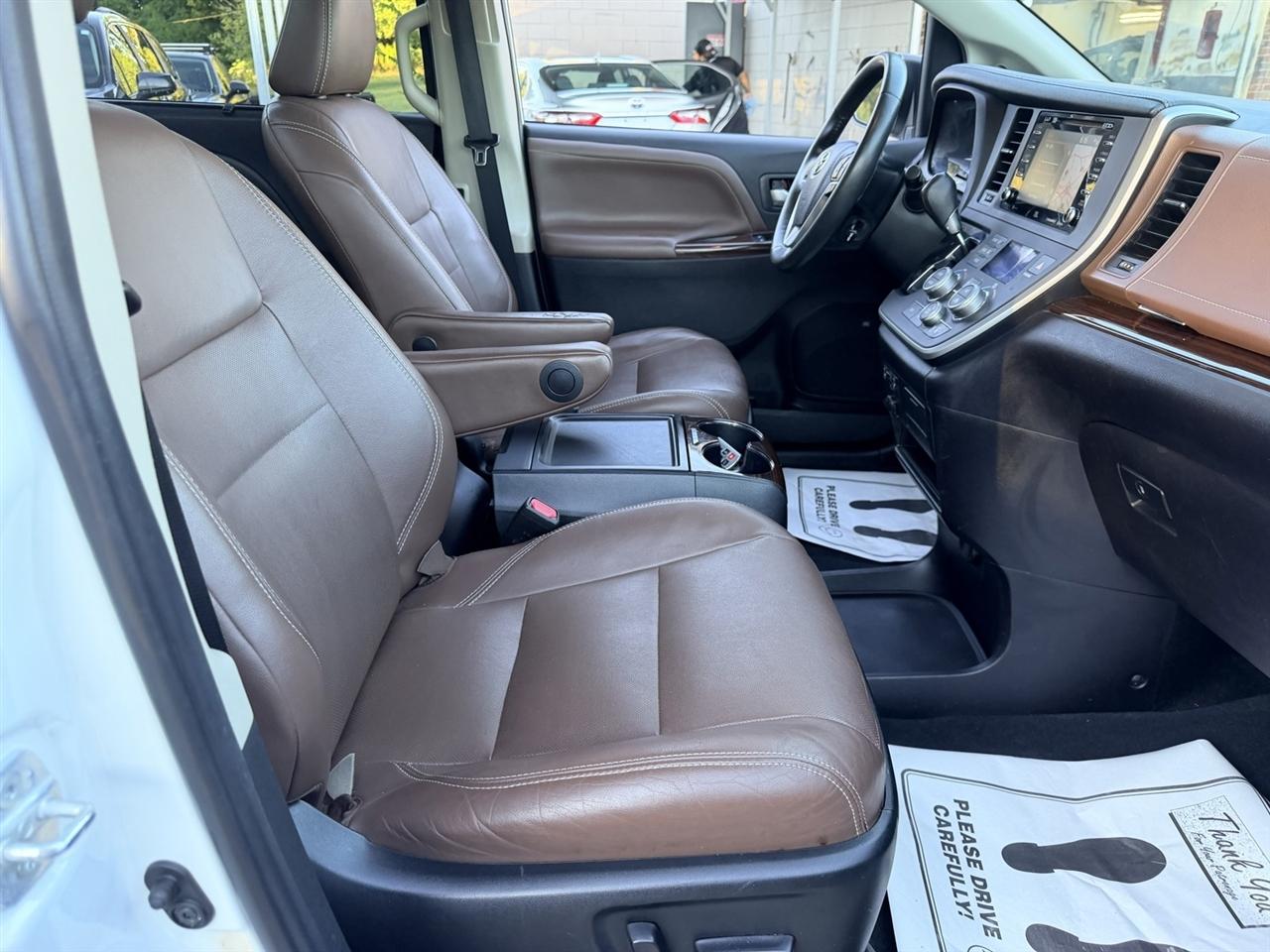 Toyota Sienna Limited Premium 7-Passenger 2020