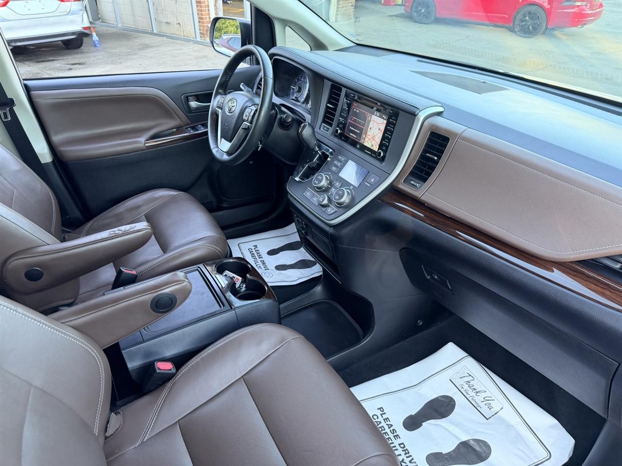 Toyota Sienna Limited Premium 7-Passenger 2020