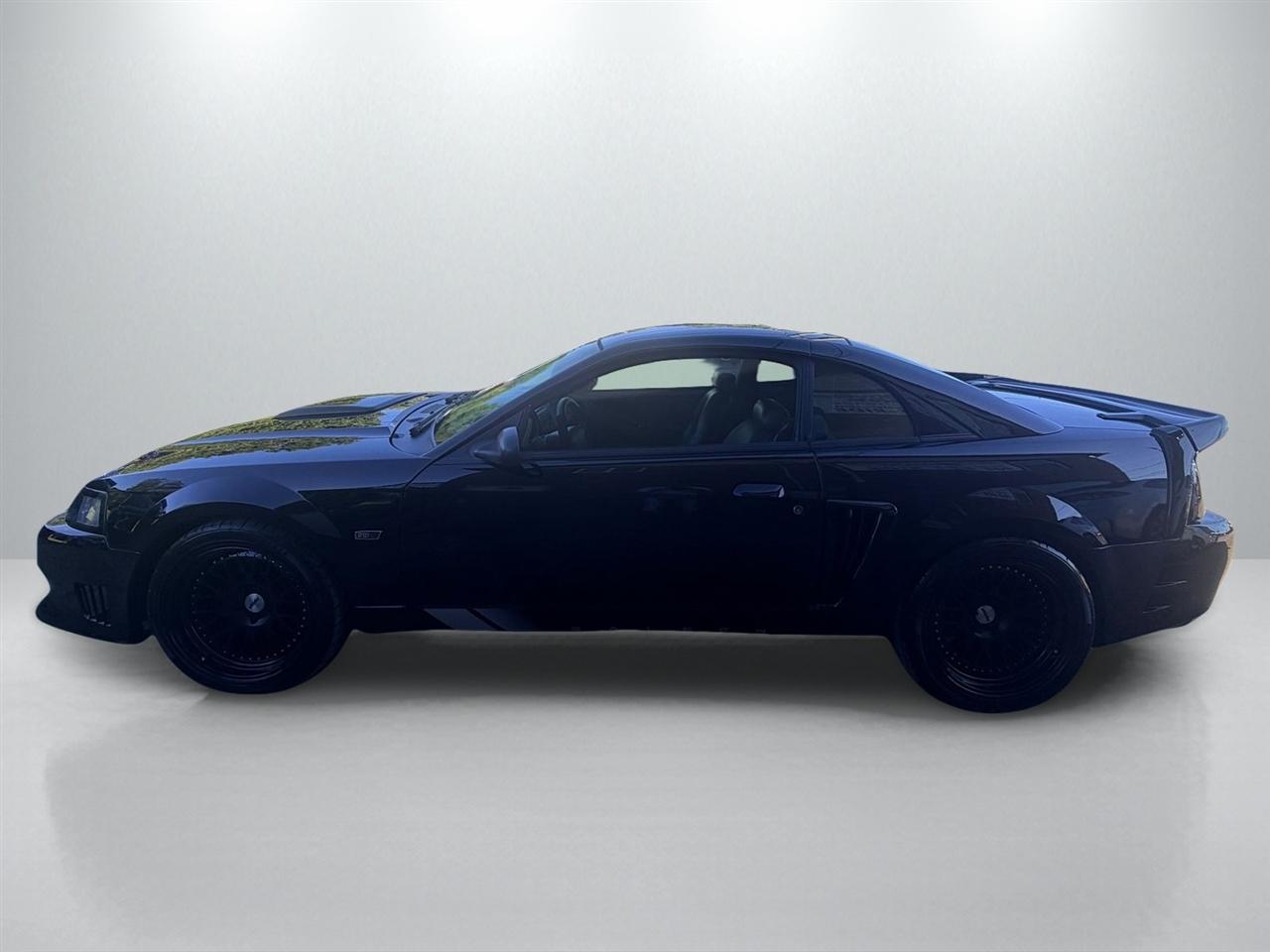 Ford Mustang GT Deluxe Coupe 2002