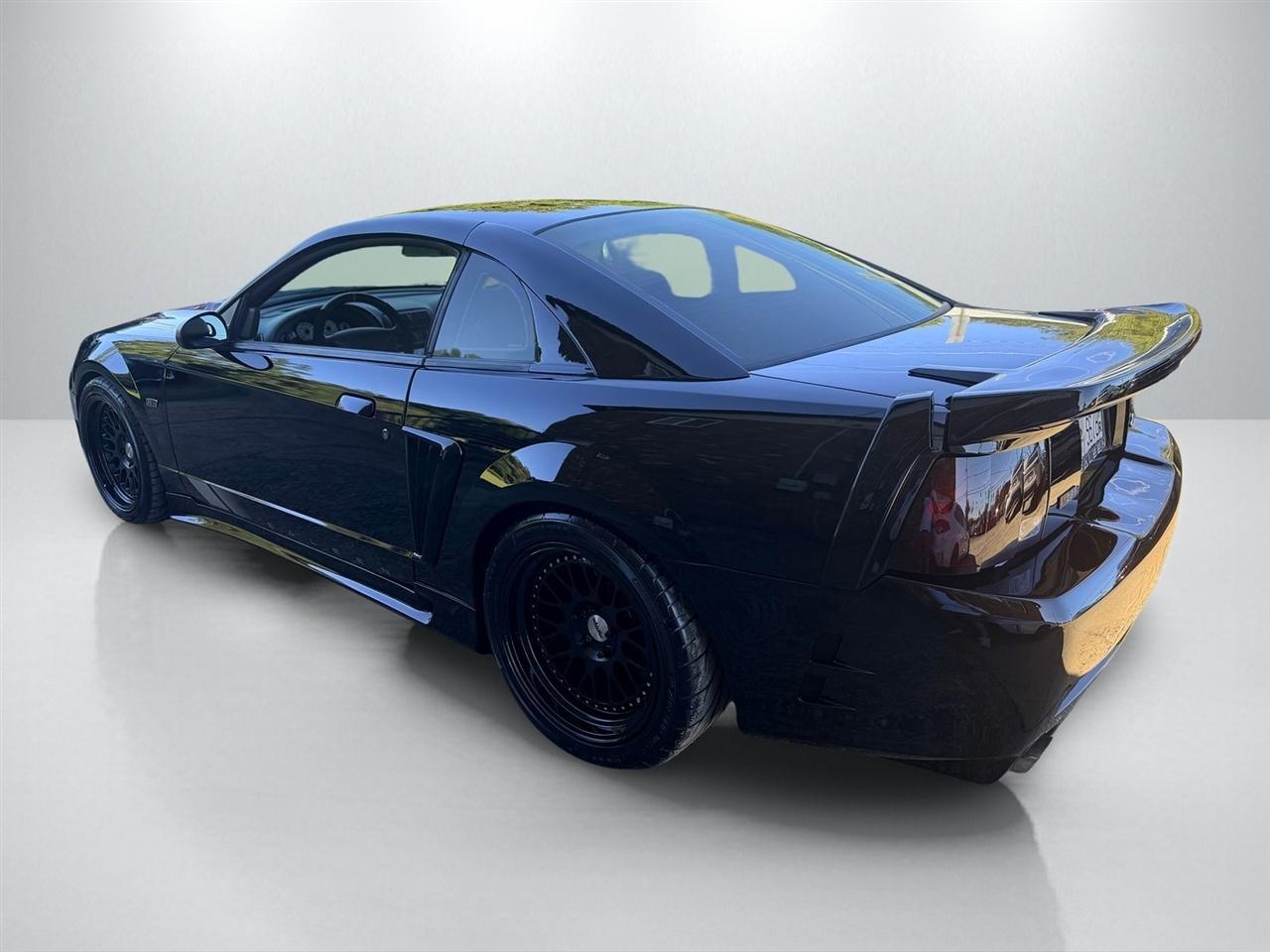 Ford Mustang GT Deluxe Coupe 2002