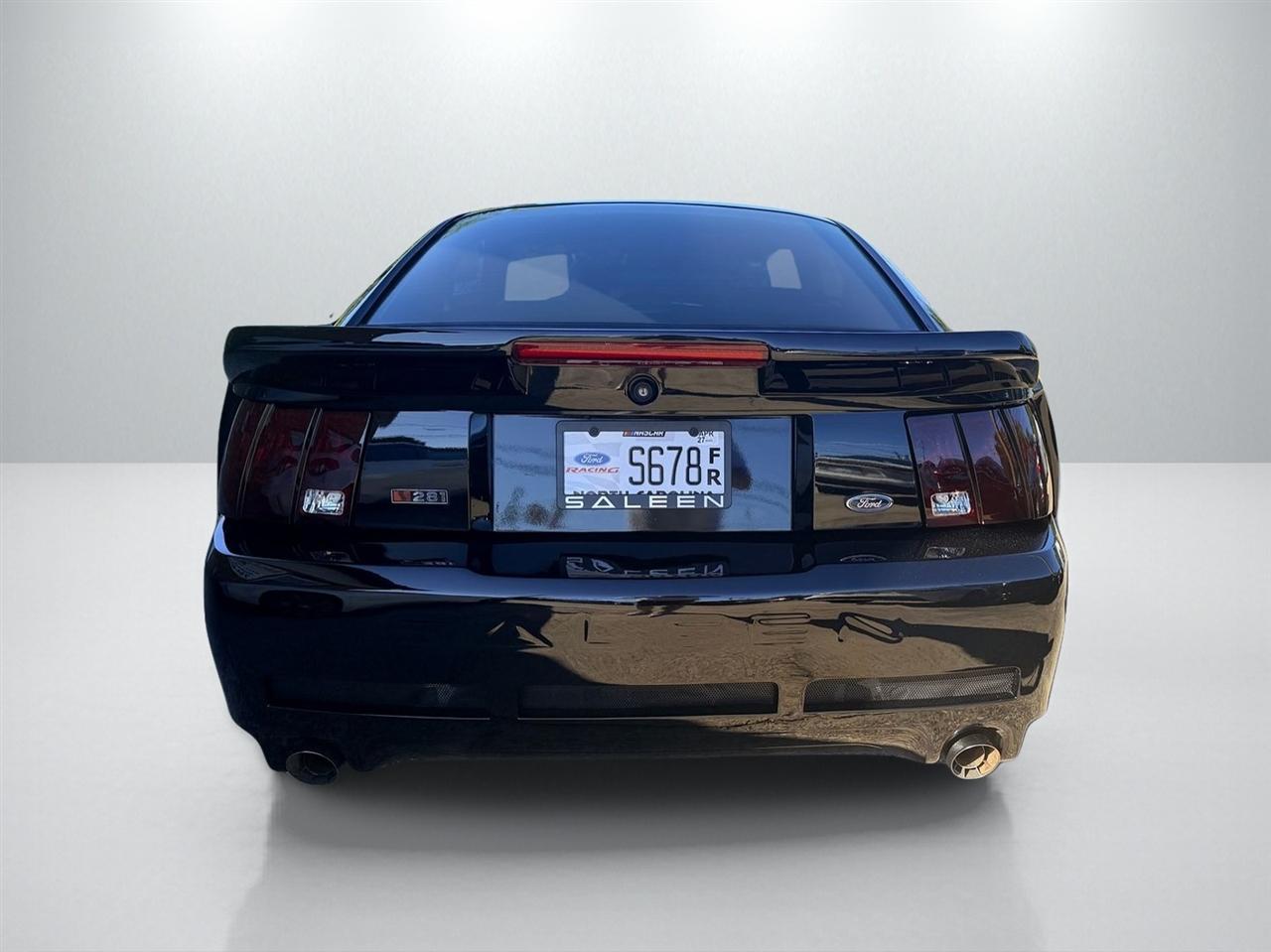 Ford Mustang GT Deluxe Coupe 2002