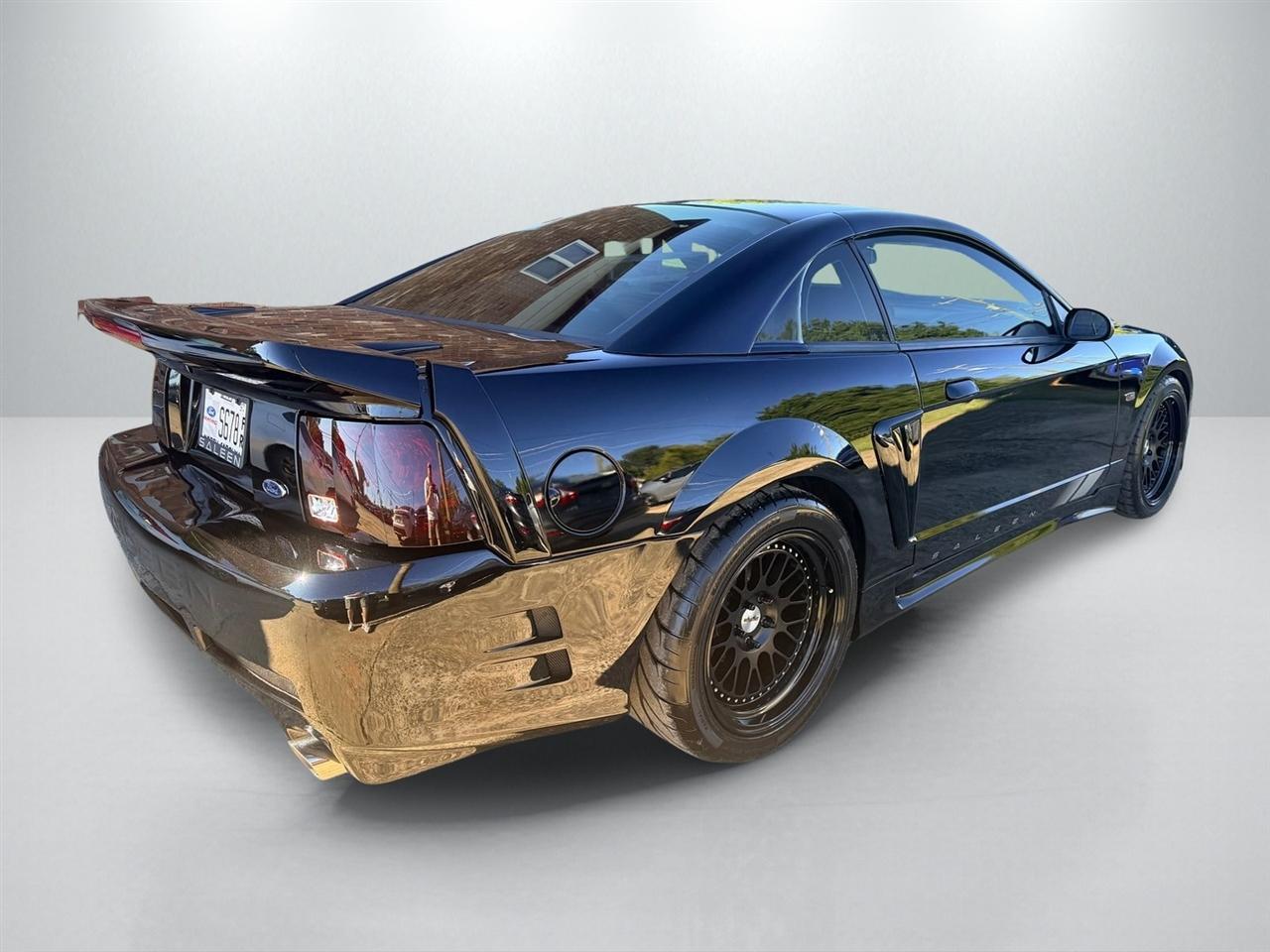 Ford Mustang GT Deluxe Coupe 2002
