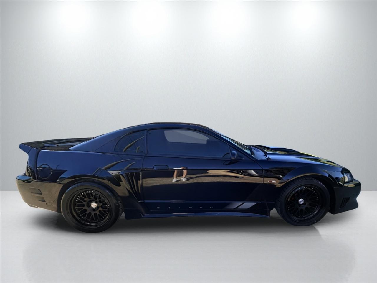 Ford Mustang GT Deluxe Coupe 2002