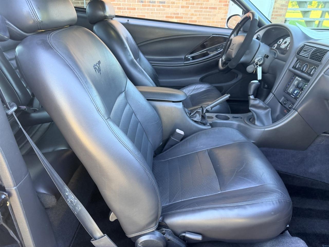 Ford Mustang GT Deluxe Coupe 2002
