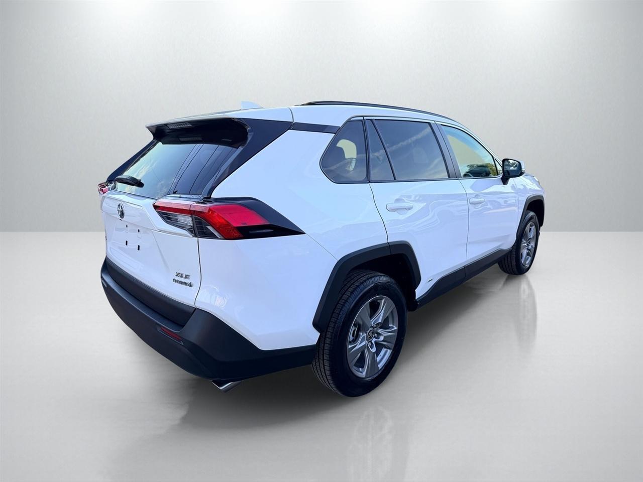 Toyota RAV4 Hybrid XLE 2024