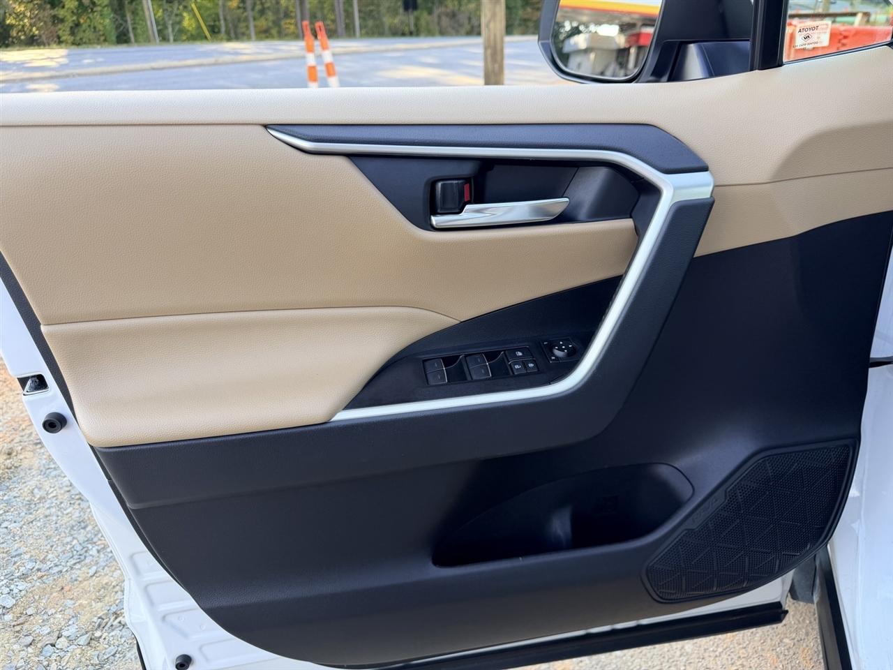 Toyota RAV4 Hybrid XLE 2024