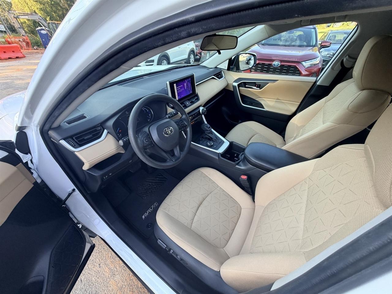 Toyota RAV4 Hybrid XLE 2024