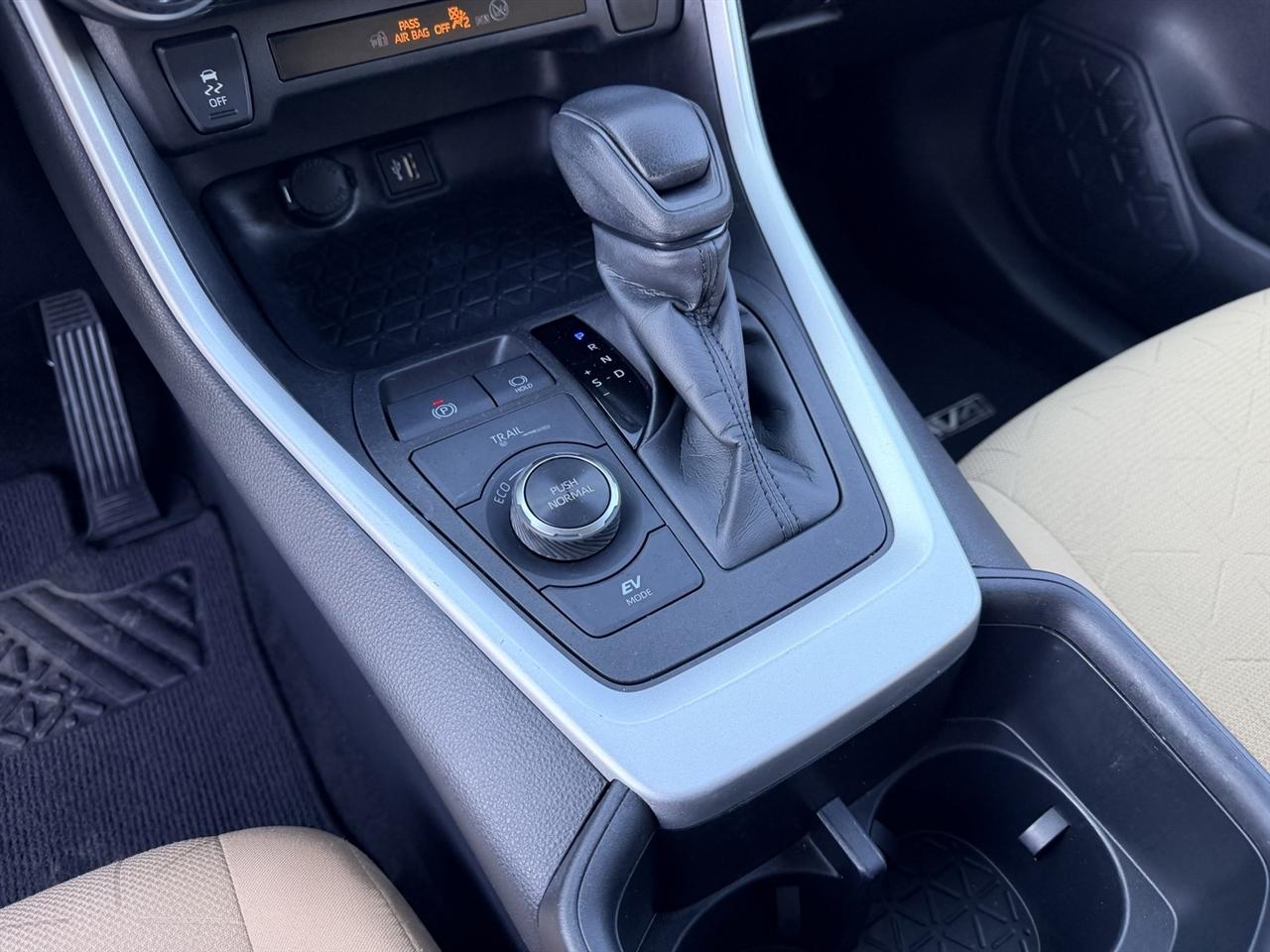 Toyota RAV4 Hybrid XLE 2024