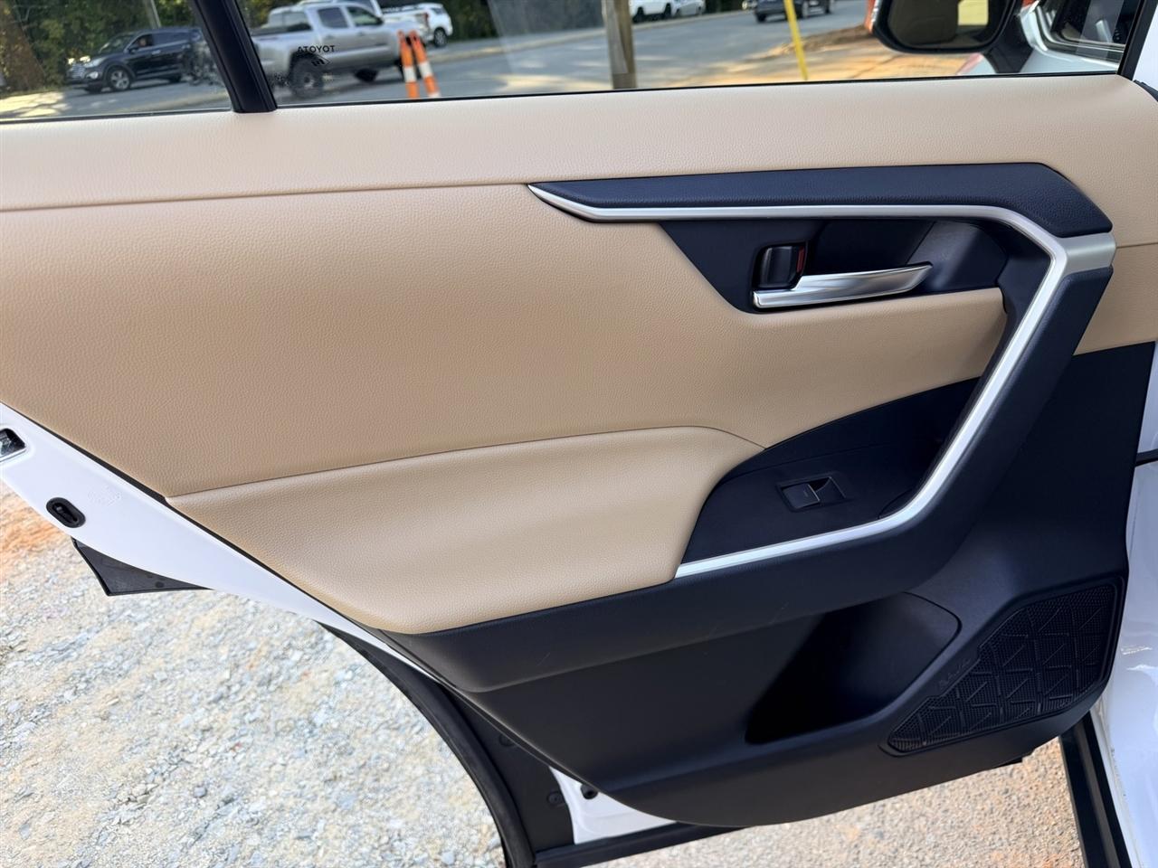 Toyota RAV4 Hybrid XLE 2024