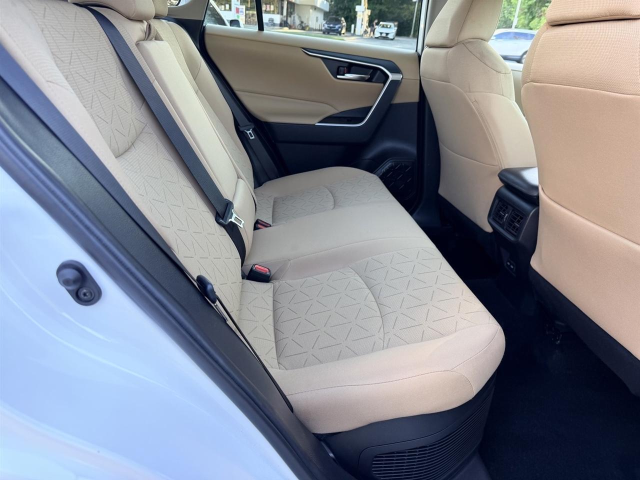Toyota RAV4 Hybrid XLE 2024