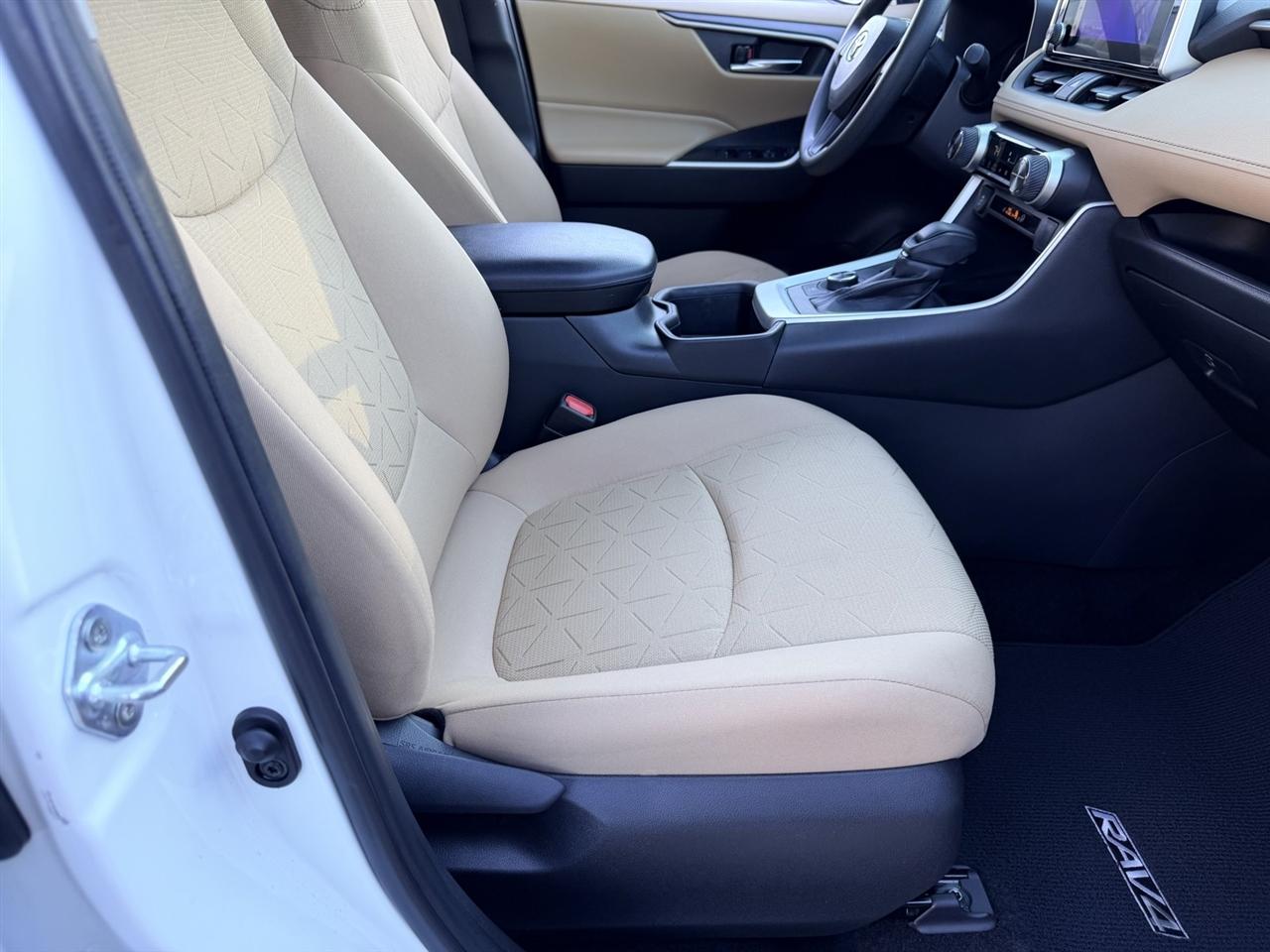 Toyota RAV4 Hybrid XLE 2024