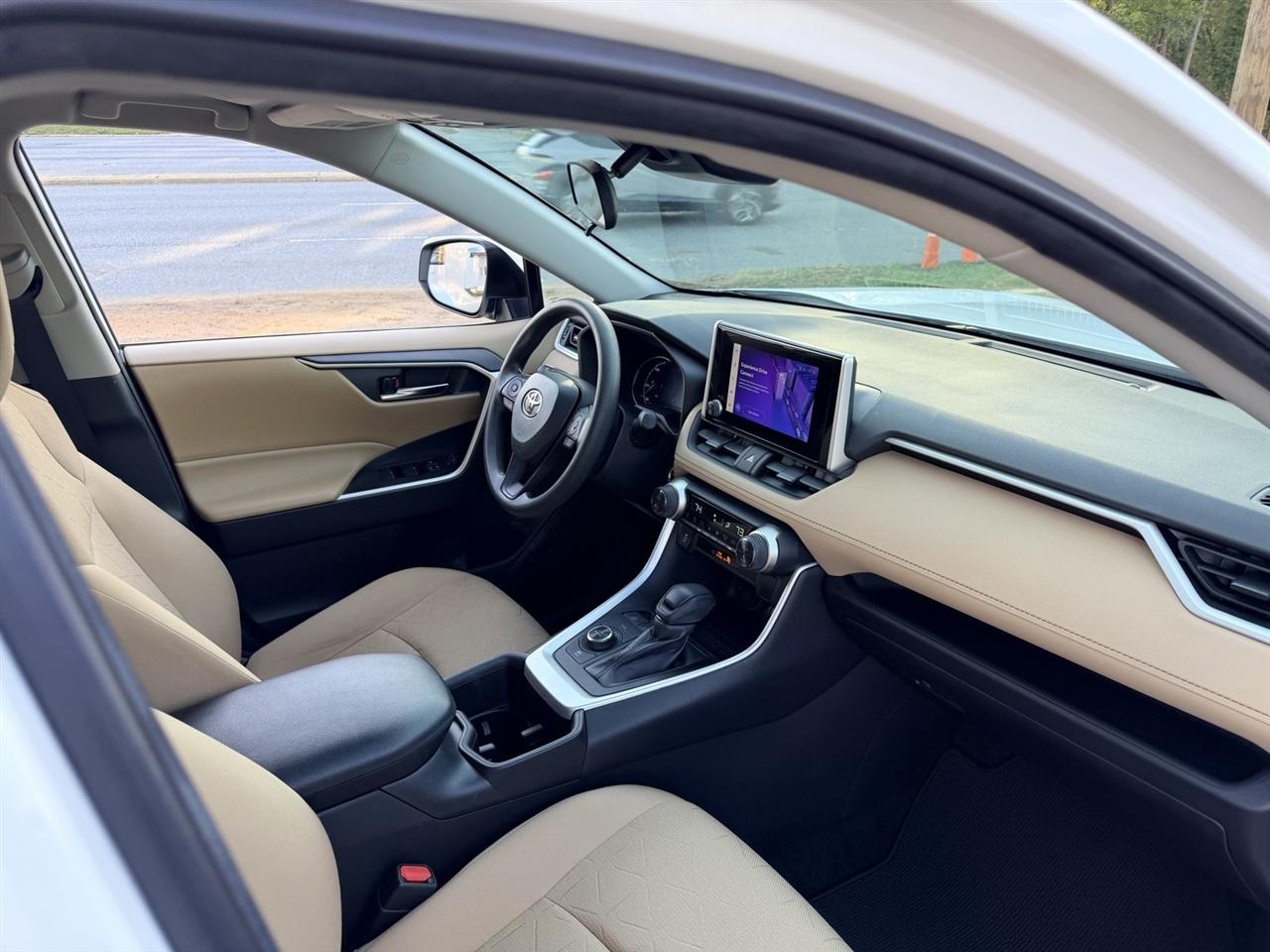 Toyota RAV4 Hybrid XLE 2024