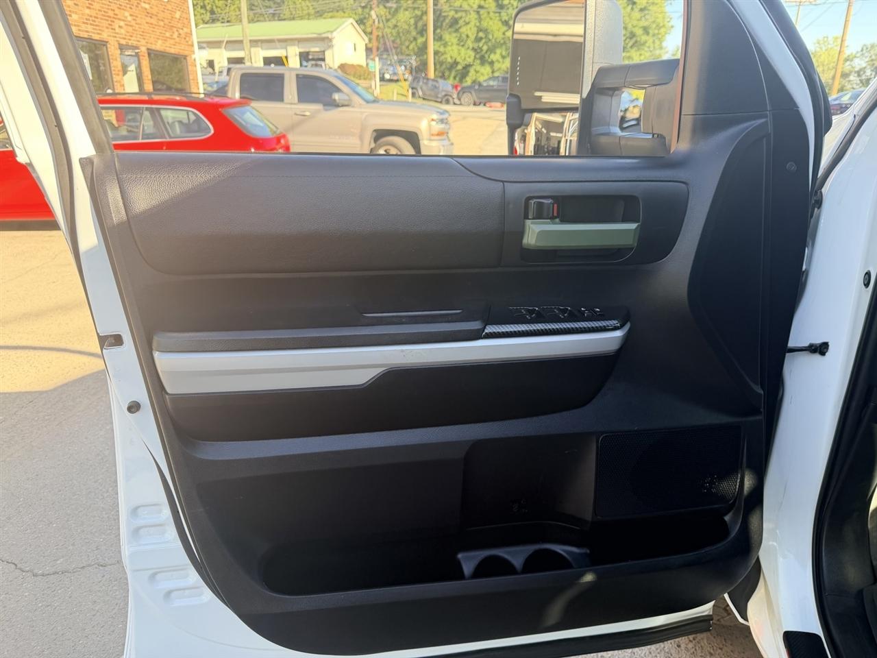 Toyota Tundra SR5 5.7L V8 Double Cab 4WD 2020
