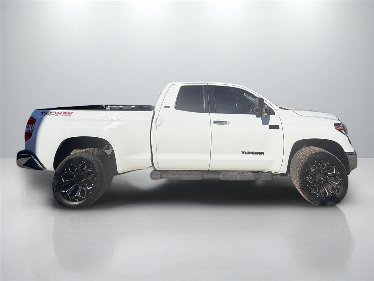Toyota Tundra photo 8