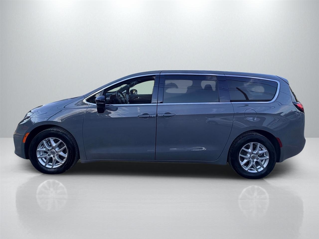 Chrysler Pacifica Select 2025