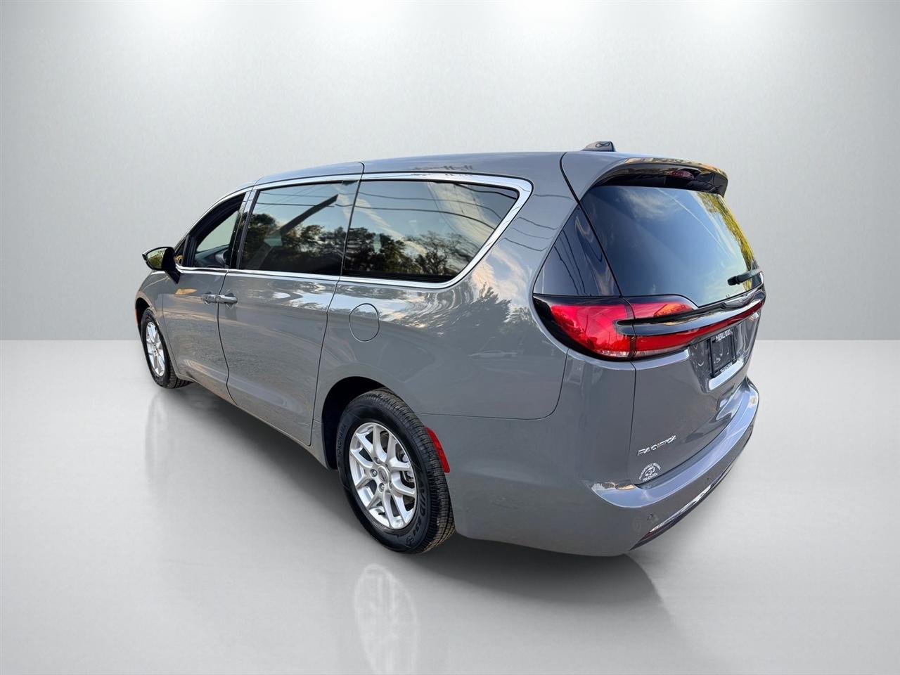 Chrysler Pacifica Select 2025