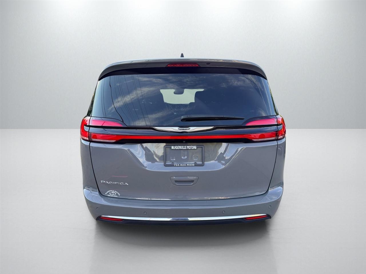 Chrysler Pacifica Select 2025