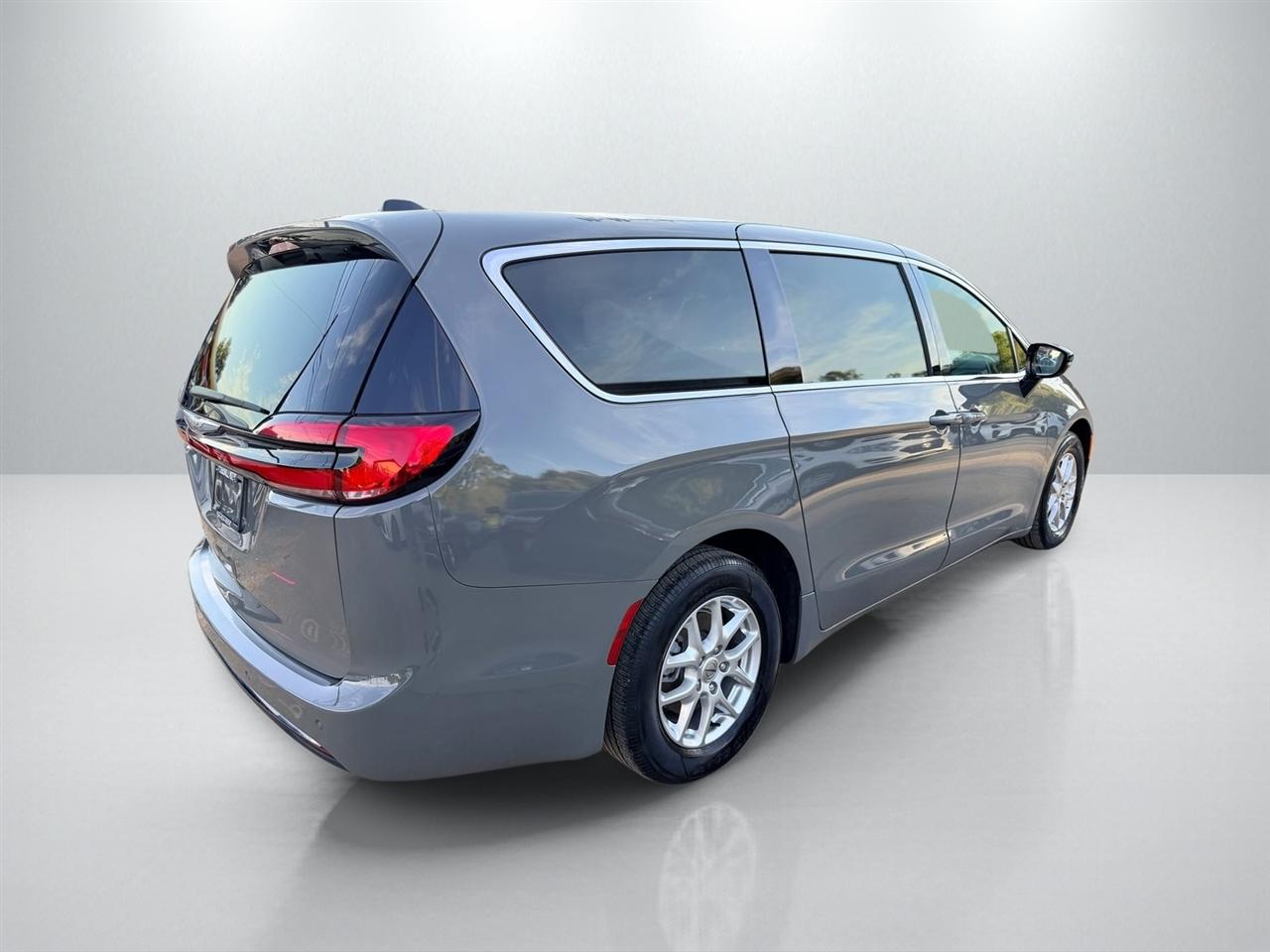Chrysler Pacifica Select 2025