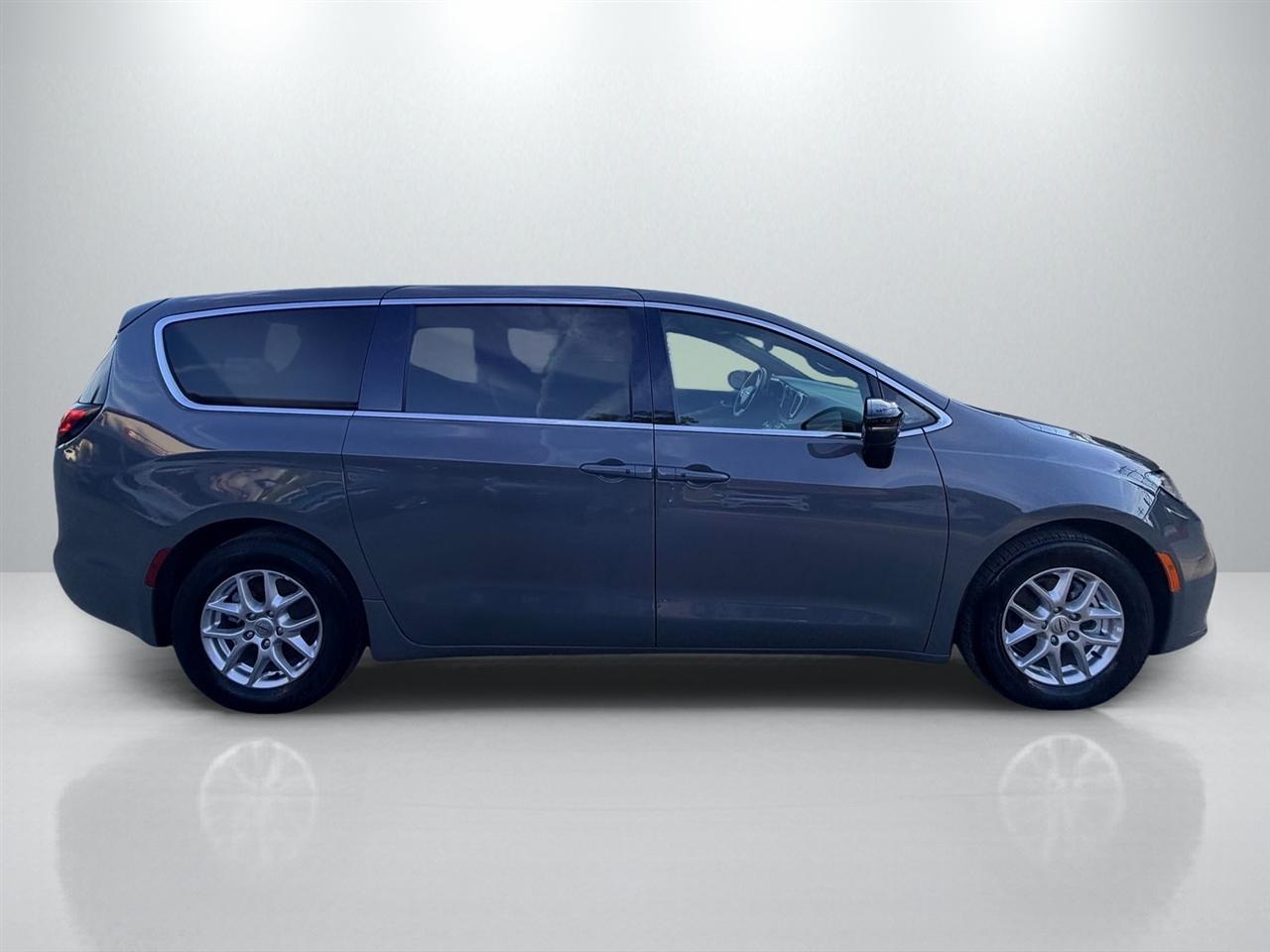 Chrysler Pacifica Select 2025