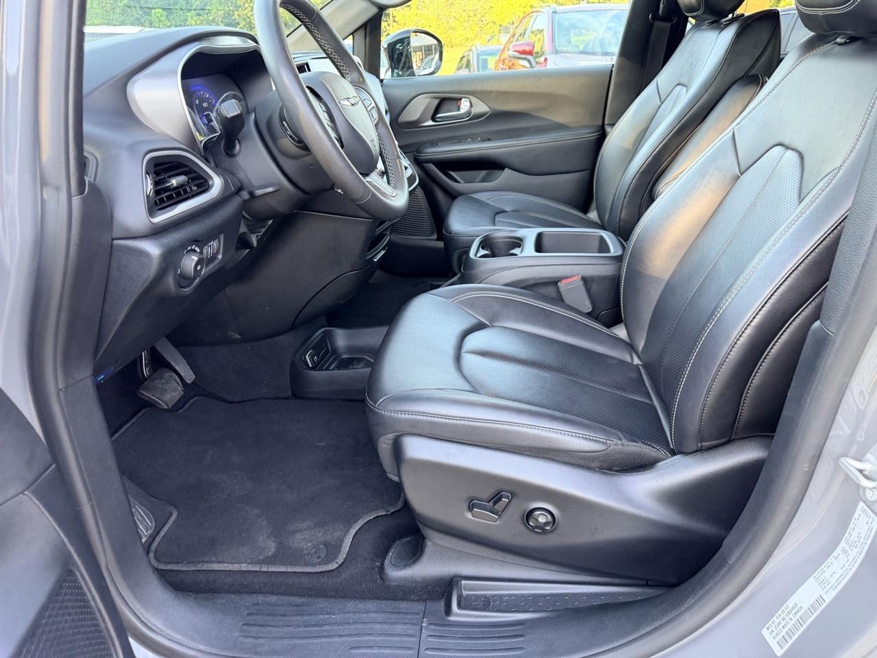 Chrysler Pacifica Select 2025