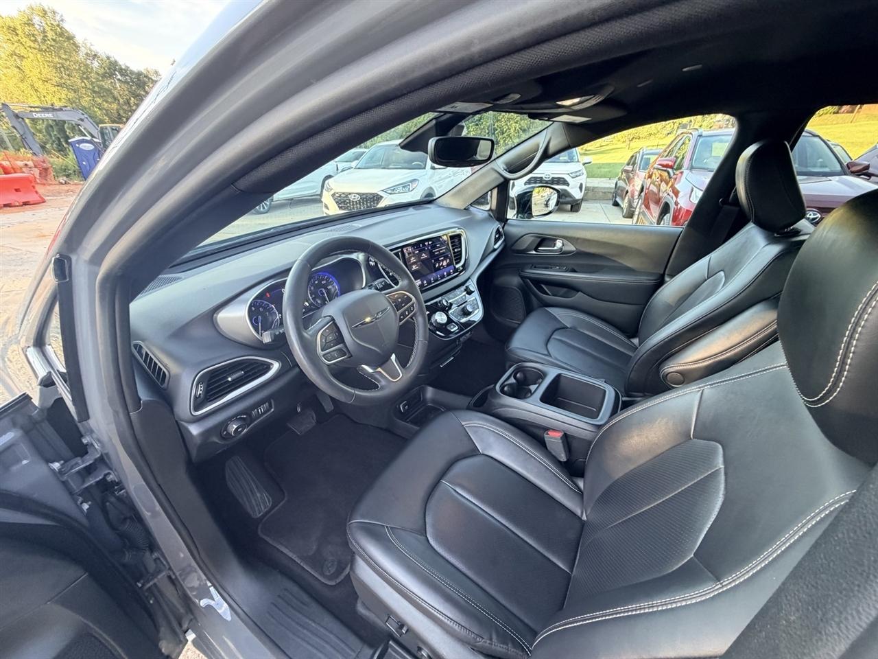 Chrysler Pacifica Select 2025