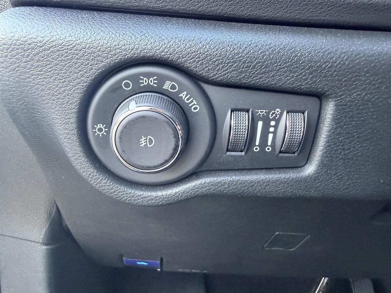 Chrysler Pacifica Select 2025