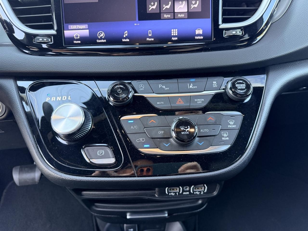 Chrysler Pacifica Select 2025