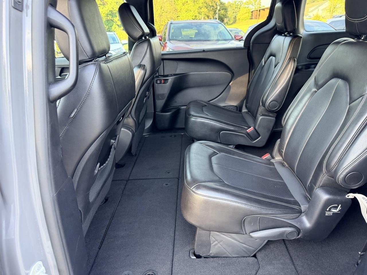 Chrysler Pacifica Select 2025