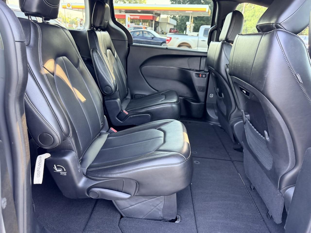 Chrysler Pacifica Select 2025