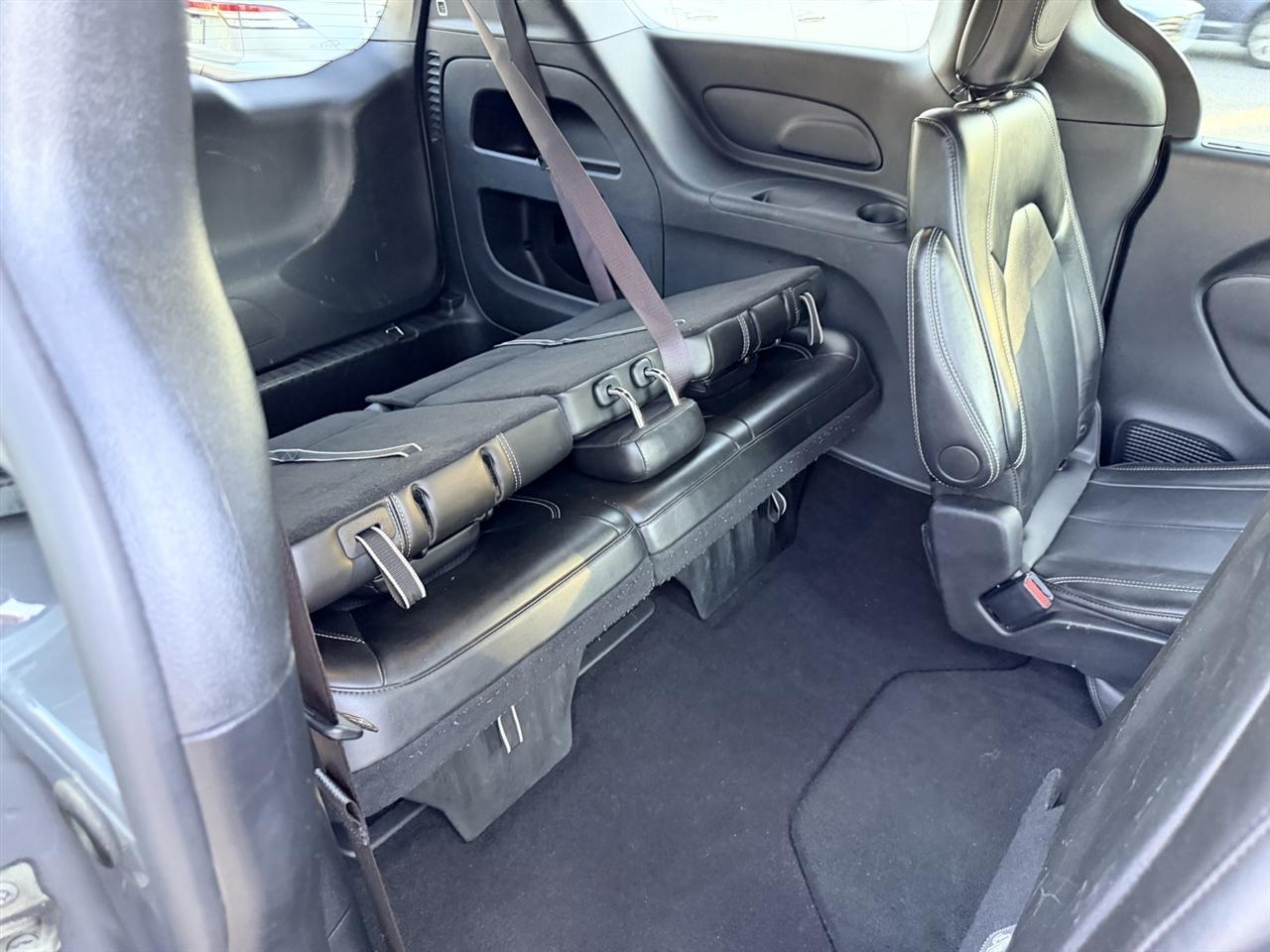 Chrysler Pacifica Select 2025