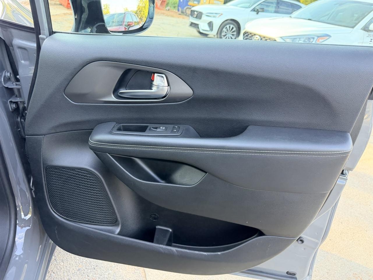 Chrysler Pacifica Select 2025