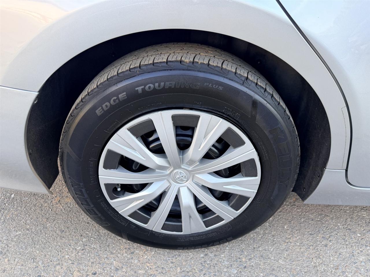 Toyota Camry photo 10