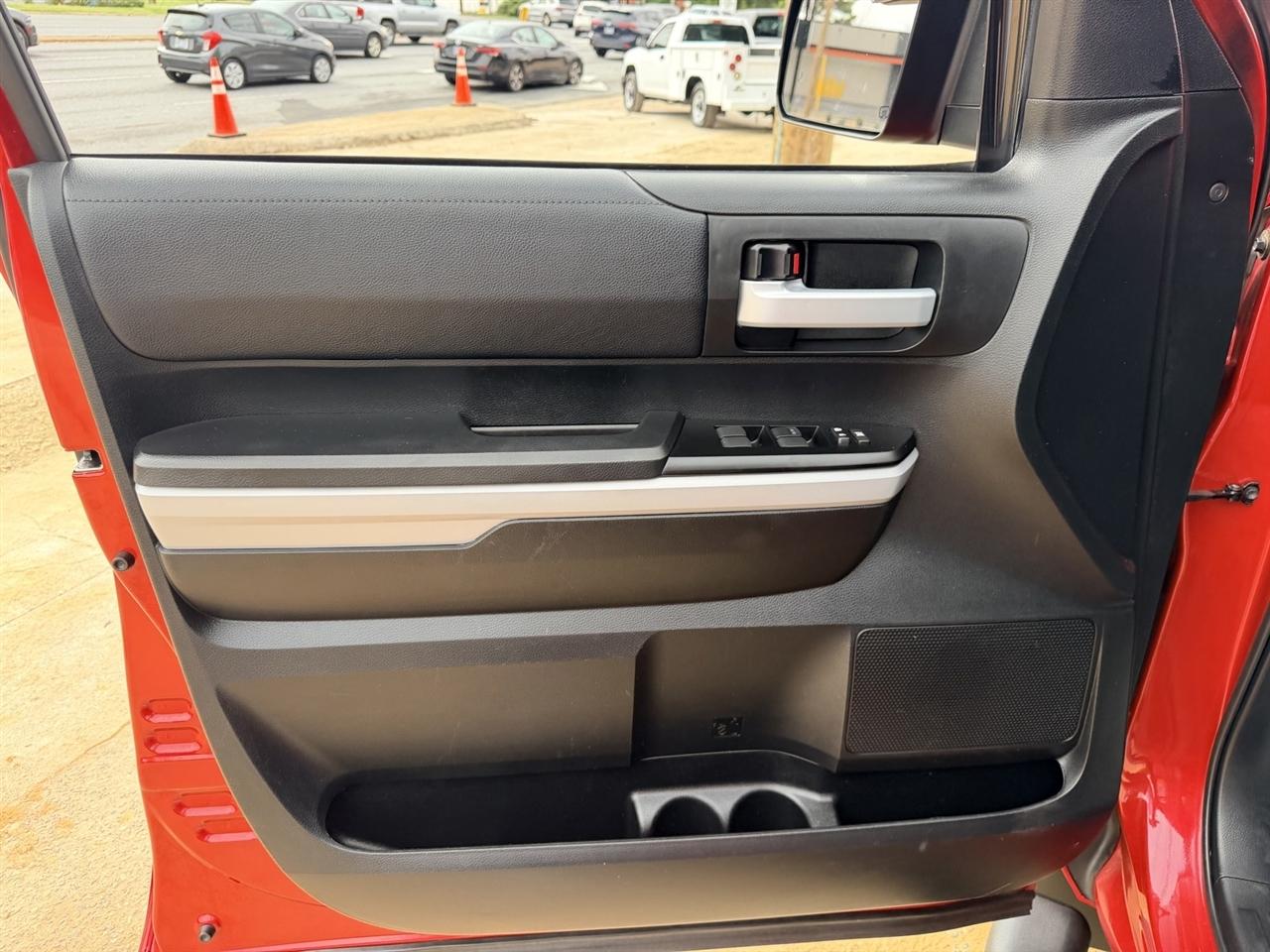 Toyota Tundra SR5 CrewMax 5.7L 2WD 2021