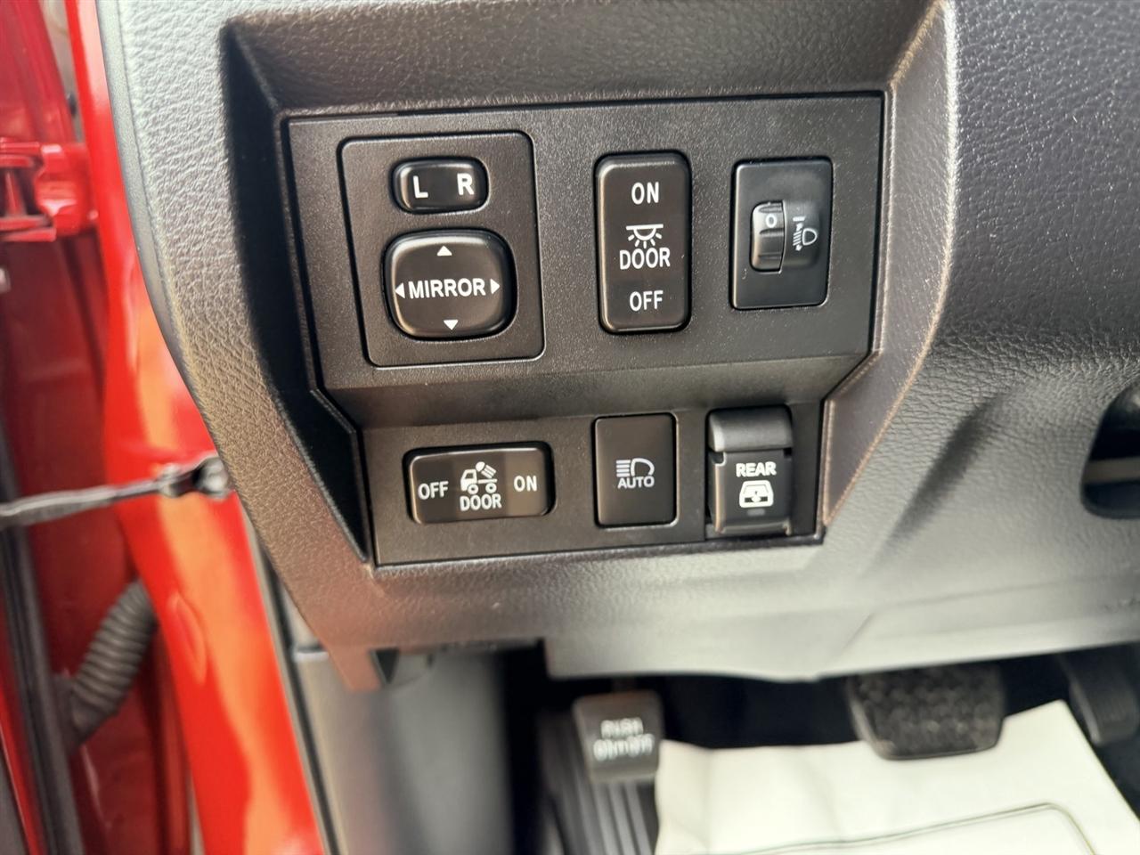 Toyota Tundra SR5 CrewMax 5.7L 2WD 2021