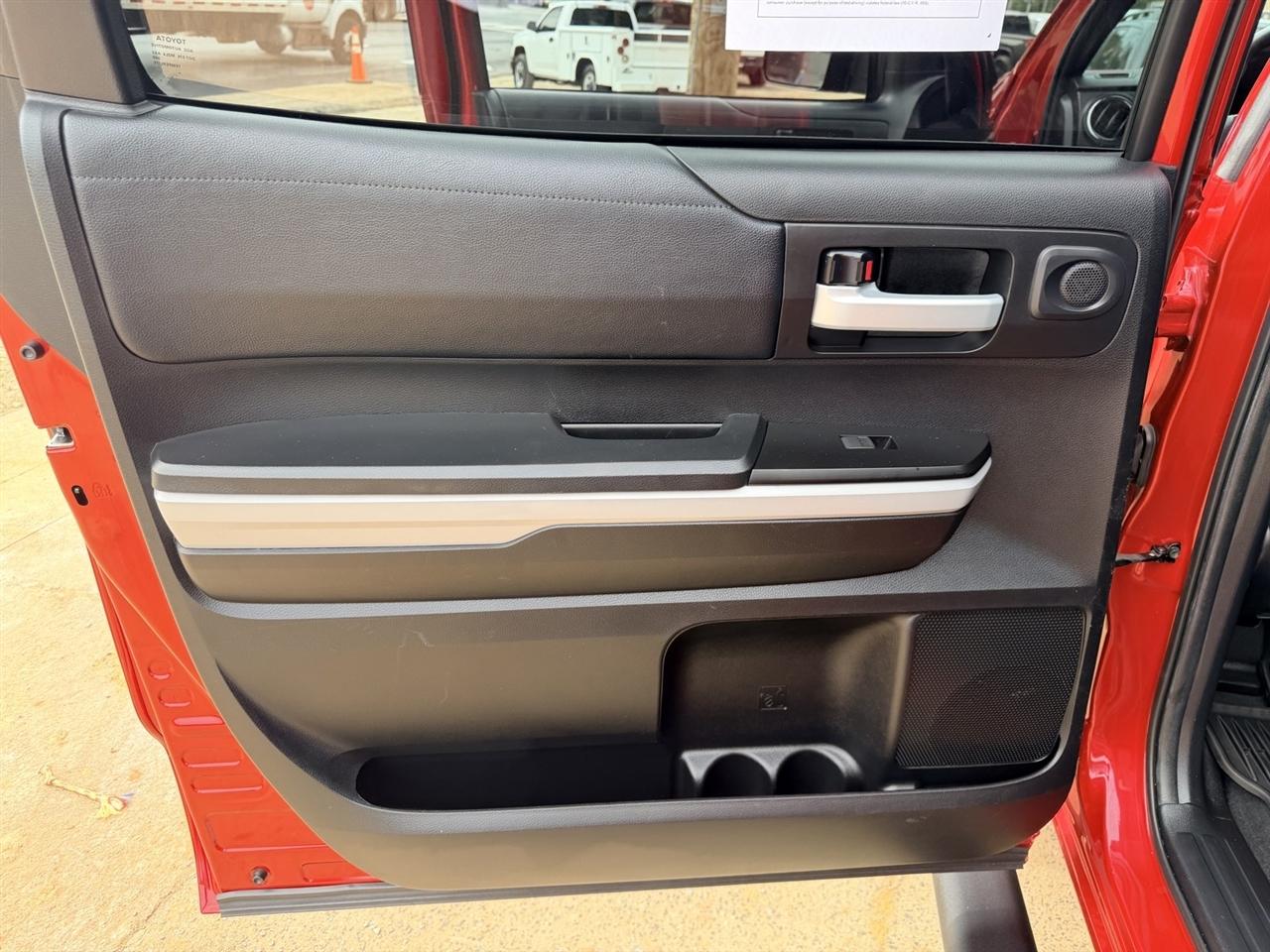 Toyota Tundra SR5 CrewMax 5.7L 2WD 2021
