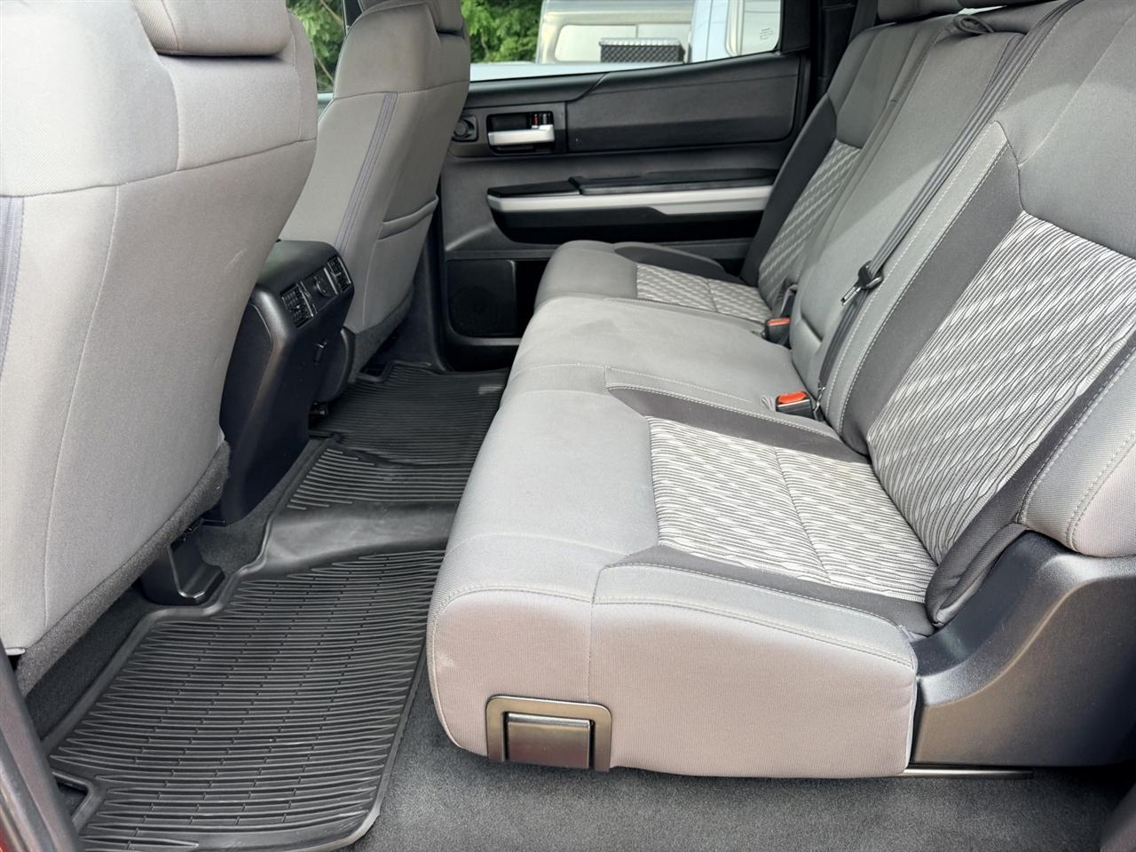 Toyota Tundra SR5 CrewMax 5.7L 2WD 2021