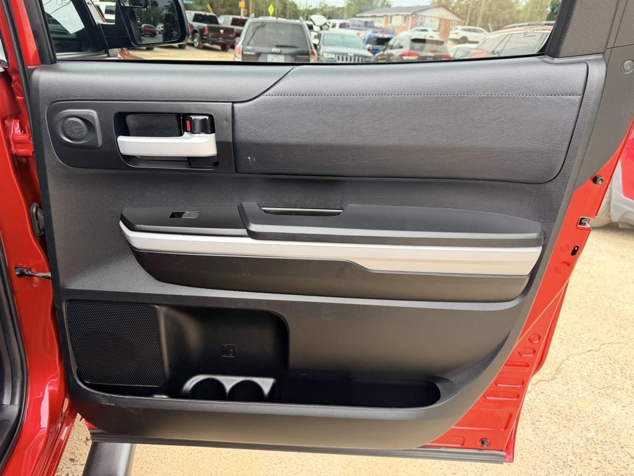 Toyota Tundra SR5 CrewMax 5.7L 2WD 2021