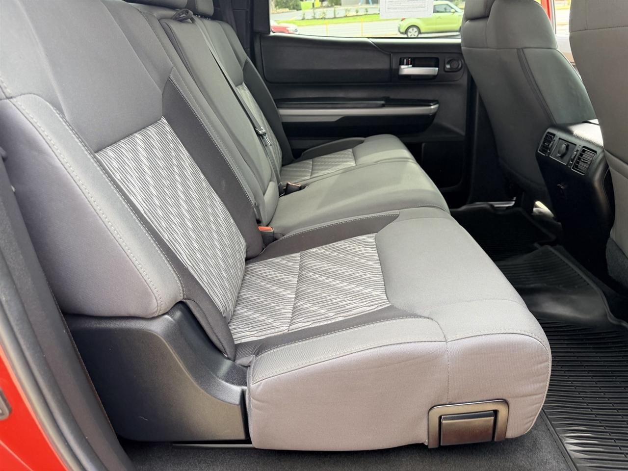 Toyota Tundra SR5 CrewMax 5.7L 2WD 2021