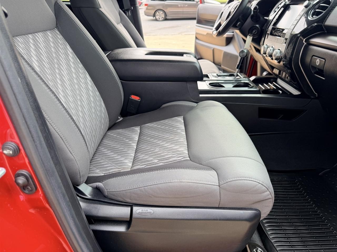 Toyota Tundra SR5 CrewMax 5.7L 2WD 2021