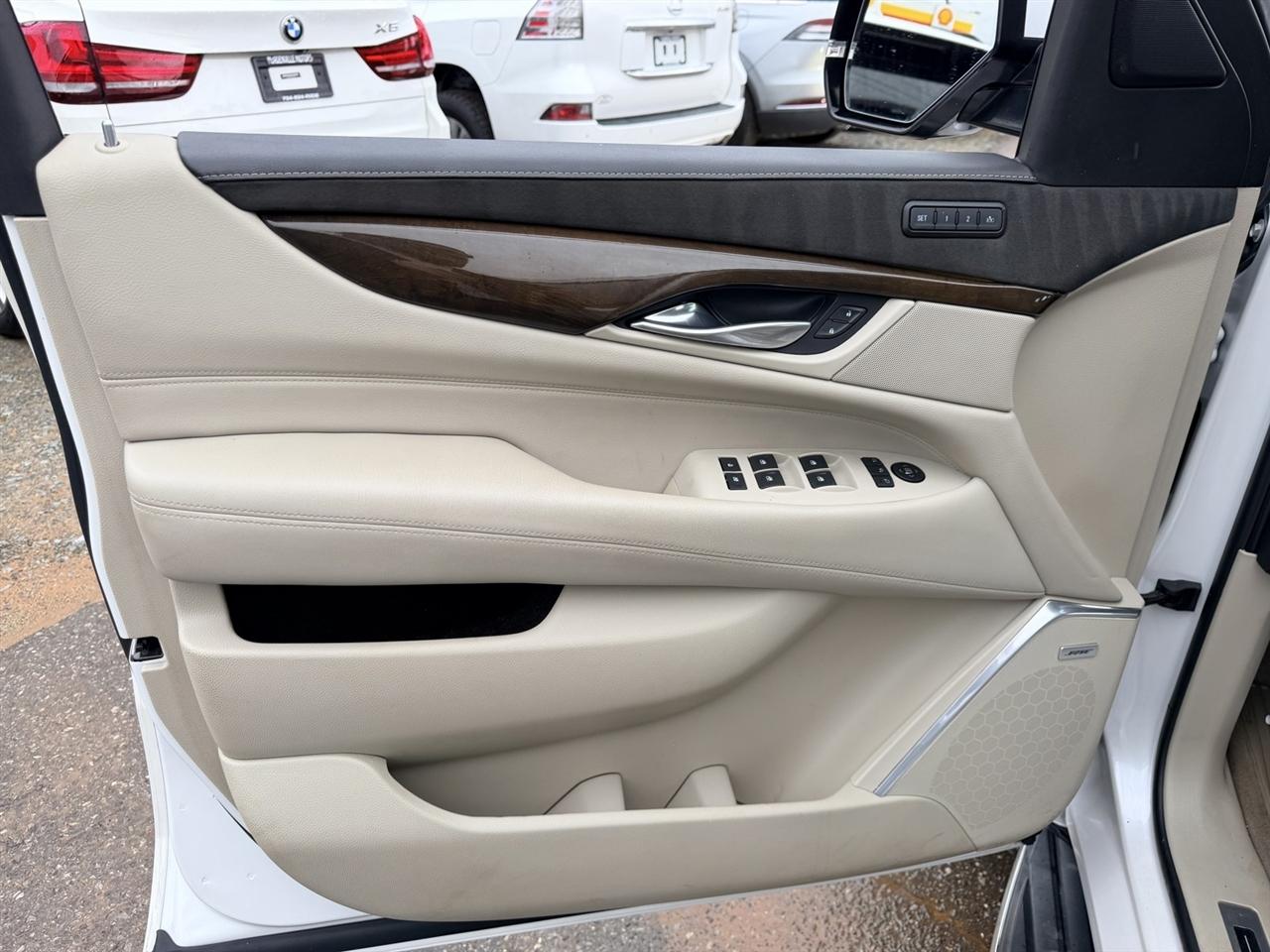 Cadillac Escalade ESV Luxury 4WD 2018