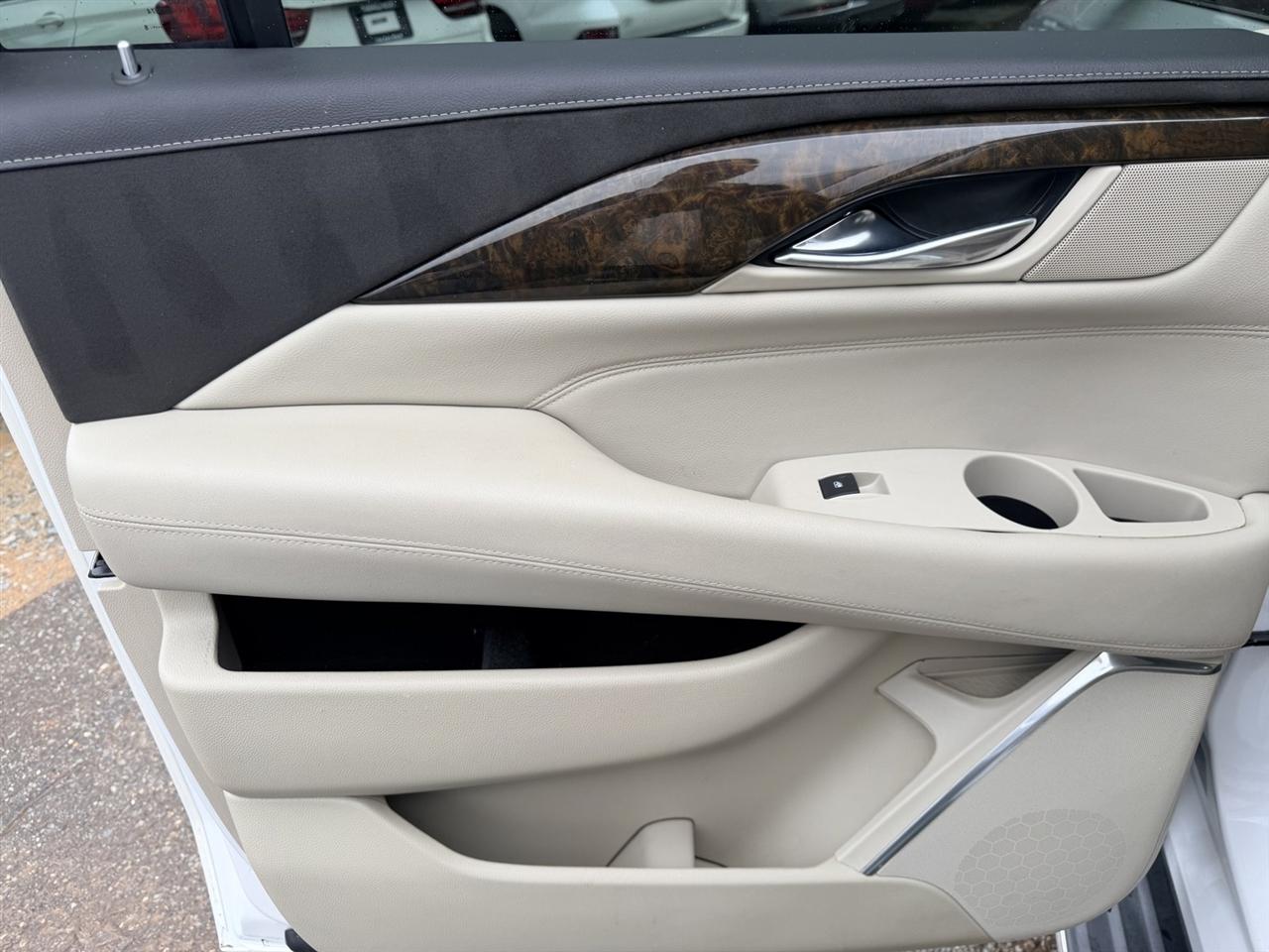 Cadillac Escalade ESV Luxury 4WD 2018