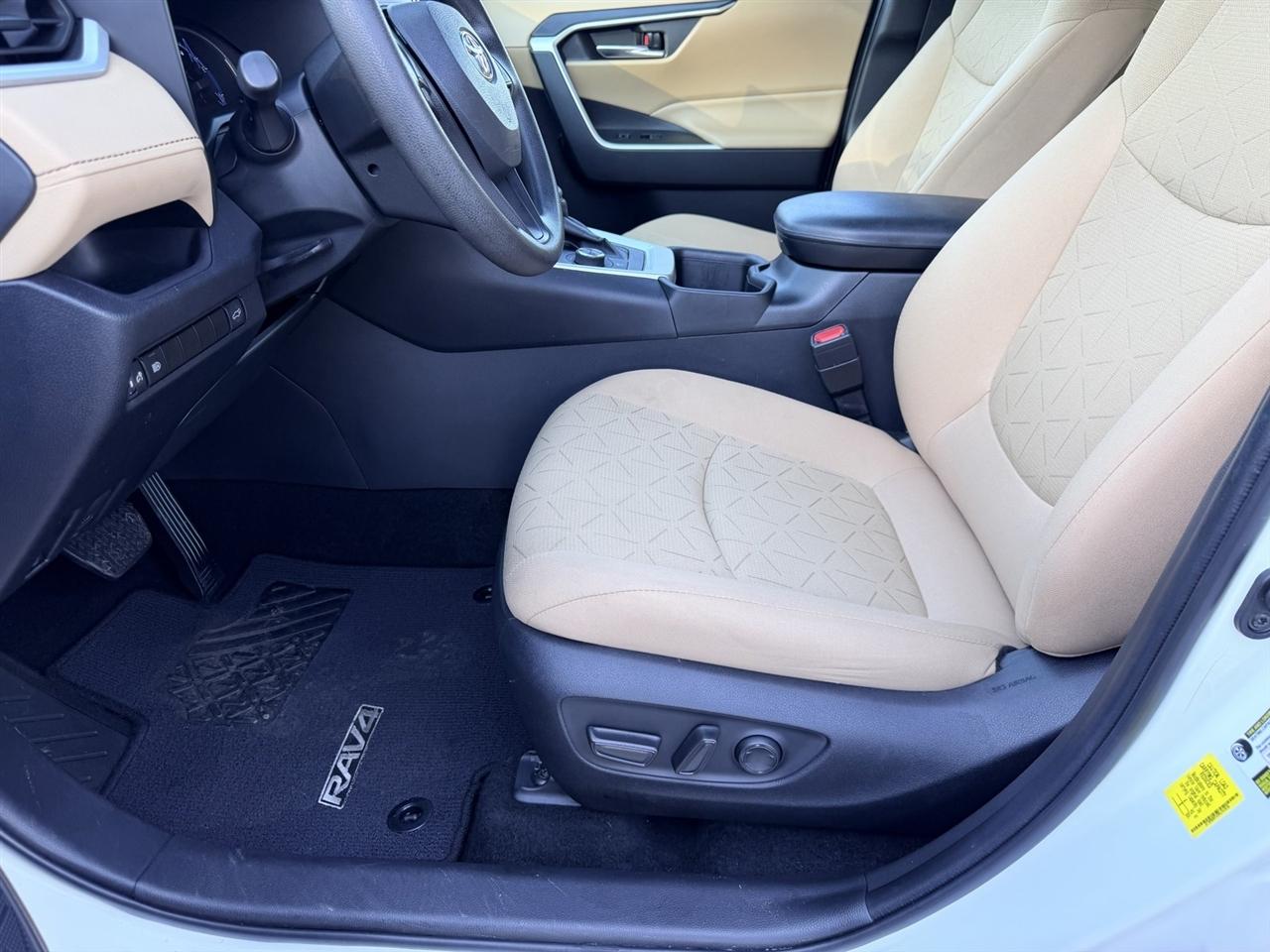 Toyota RAV4 Hybrid XLE 2024