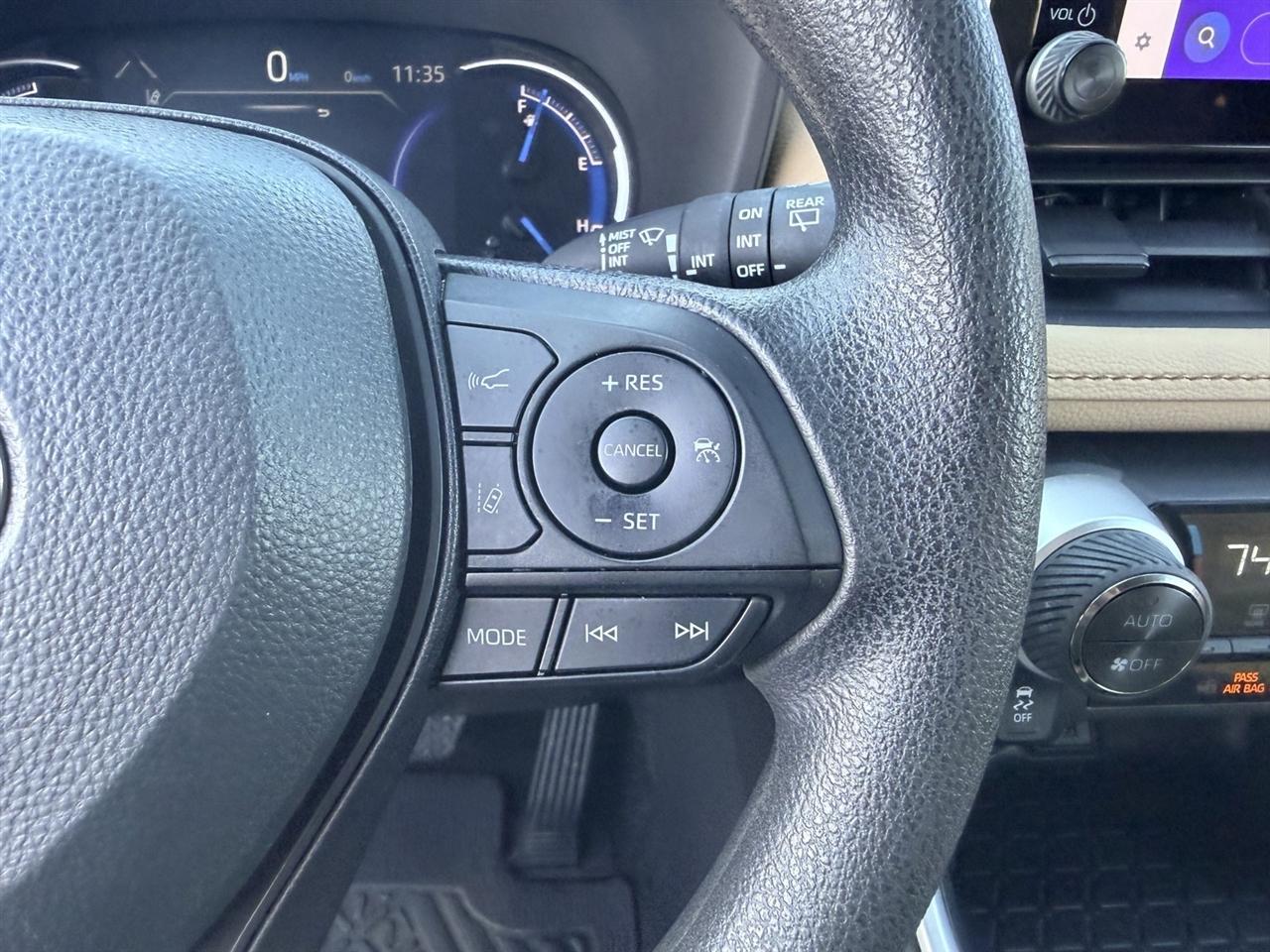 Toyota RAV4 Hybrid XLE 2024