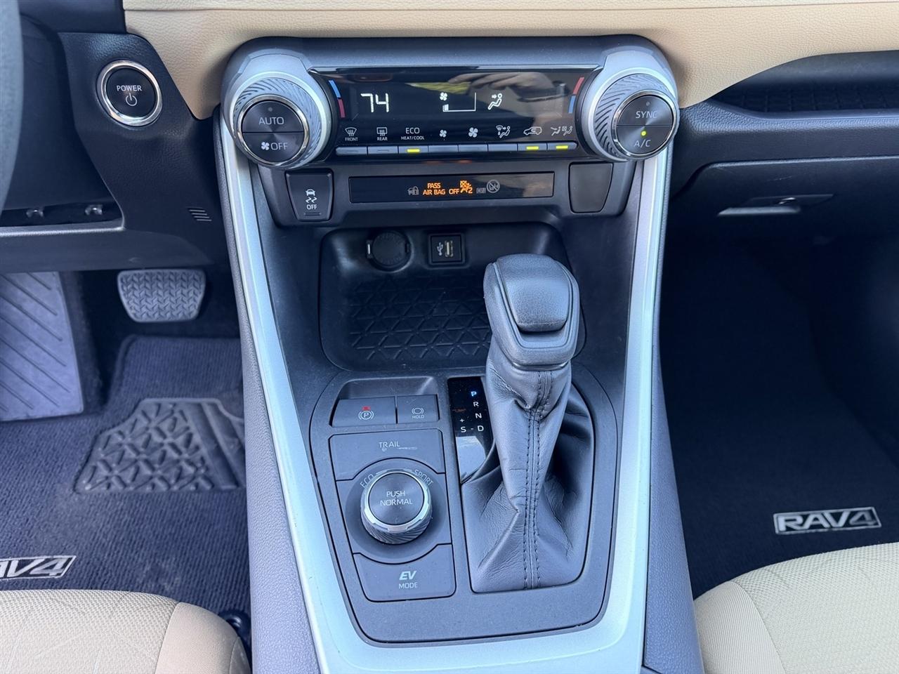 Toyota RAV4 Hybrid XLE 2024