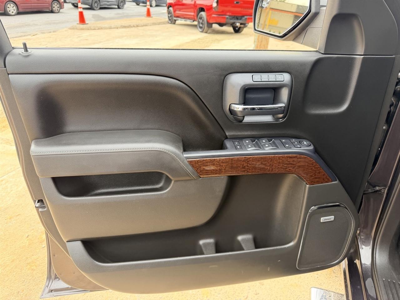GMC Sierra photo 13