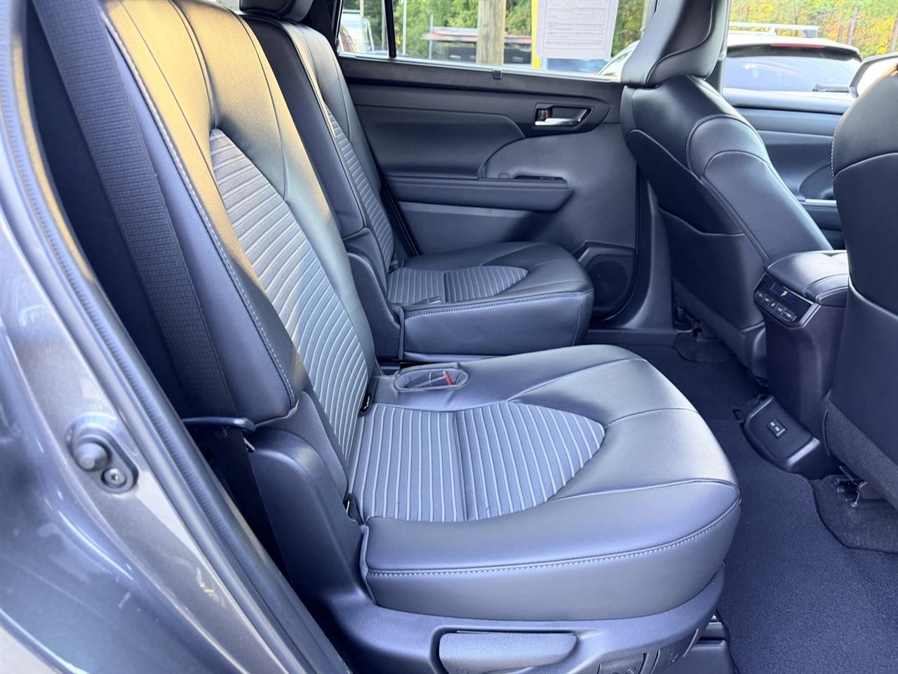 Toyota Highlander XSE 4D SUV FWD 2023